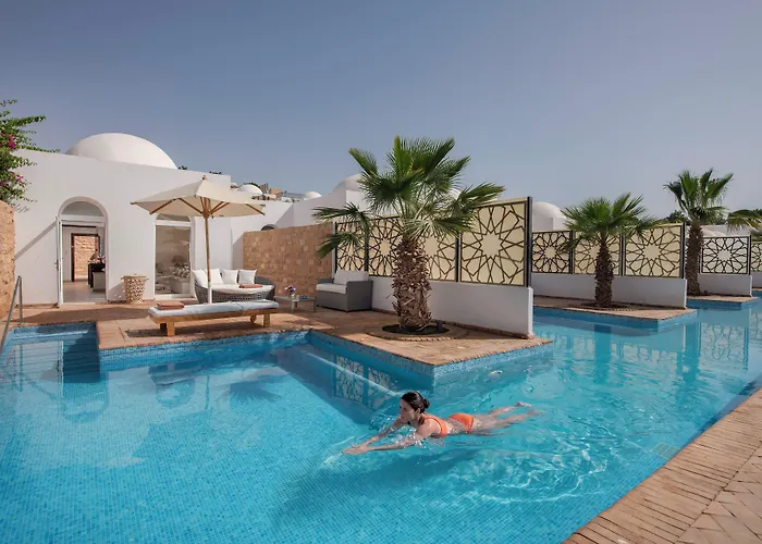 אתר נופש Arabesque Resort, &